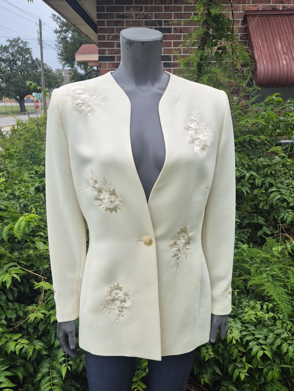 Kasper & Company A.S.L. Ladies Collarless V Neck Embroidered Classic Blazer